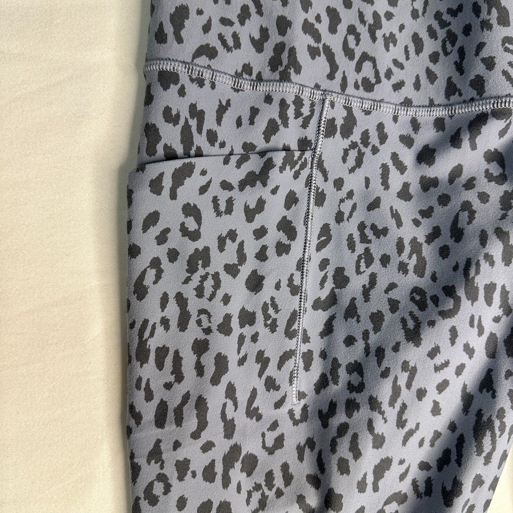 Athleta Salutation Stash Pocket II Printed 7/8 Tight Leggings Small‎ Blue - Picture 2 of 6